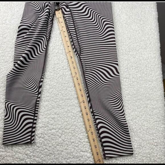 Vitality x Cosmopolitan Storm Print High Waist Leggings Black & White Large - Picture 6 of 7